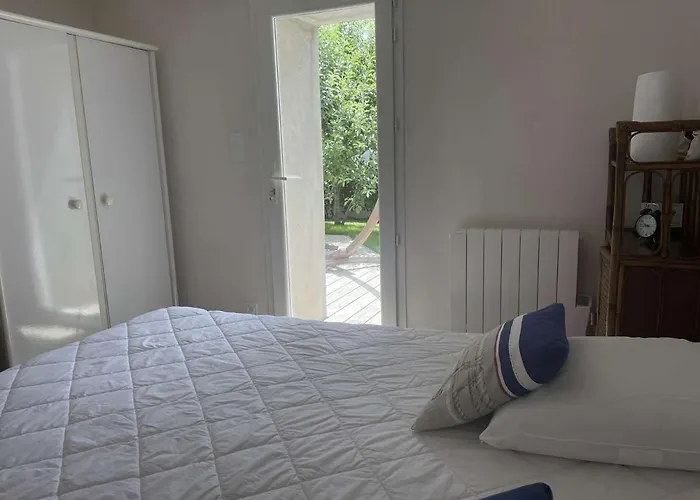 Hébergement de vacances Charmante Maison Rénovée, Proche Plage, Jardin, Terrasse, 3 - Fr-1-224b-193 Barbâtre